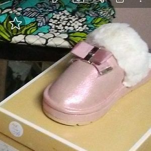 MK girls size 2 ( Grace bow)